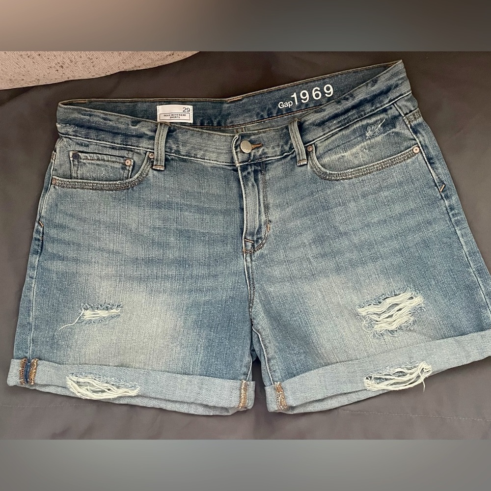 Gap 1969 cutoff 5in inseam sexy boyfriend shorts